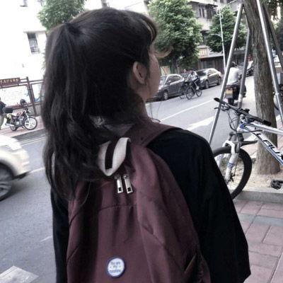 照片初中女生,初中女生的青春足迹