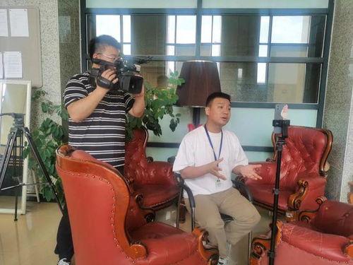 关于网红的采访,真实与虚幻的交织