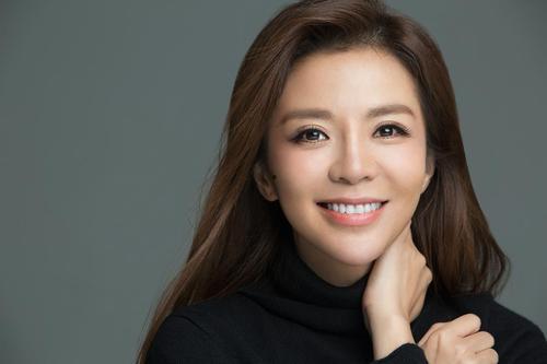 朱迅个人资料简介,才华横溢的主持人，多面手的娱乐圈佼佼者